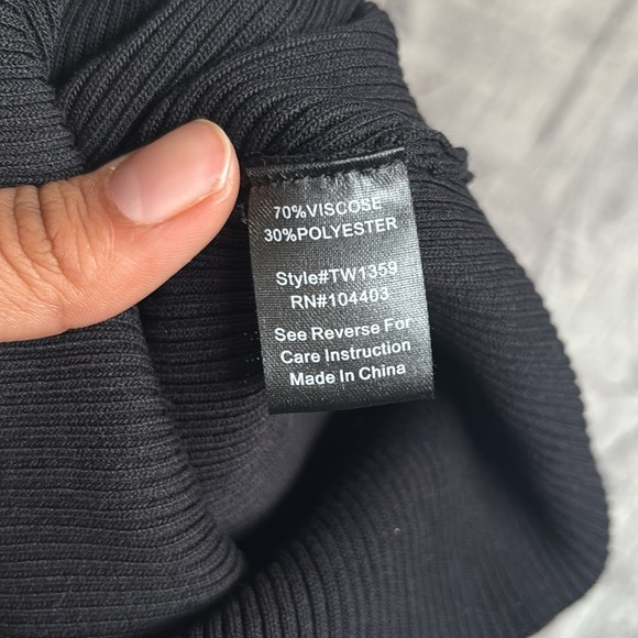 The Work Shop Ribbed V-Neck Wide Strap Tank - Picture 6 of 7